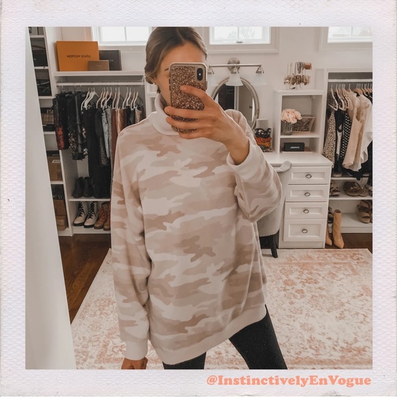 2/$25 ⚡️✨ American Eagle Pink Camo Oversized Fleece Turtleneck Sweatshirt - SM - Picture 2 of 5